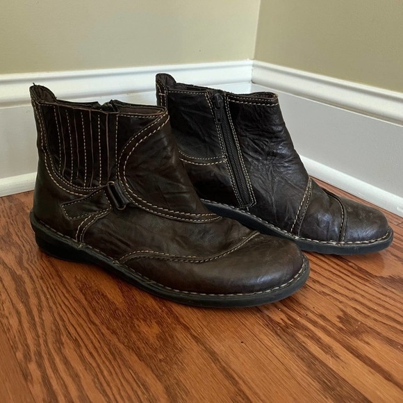 Clarks Booties - Picture 2 of 7